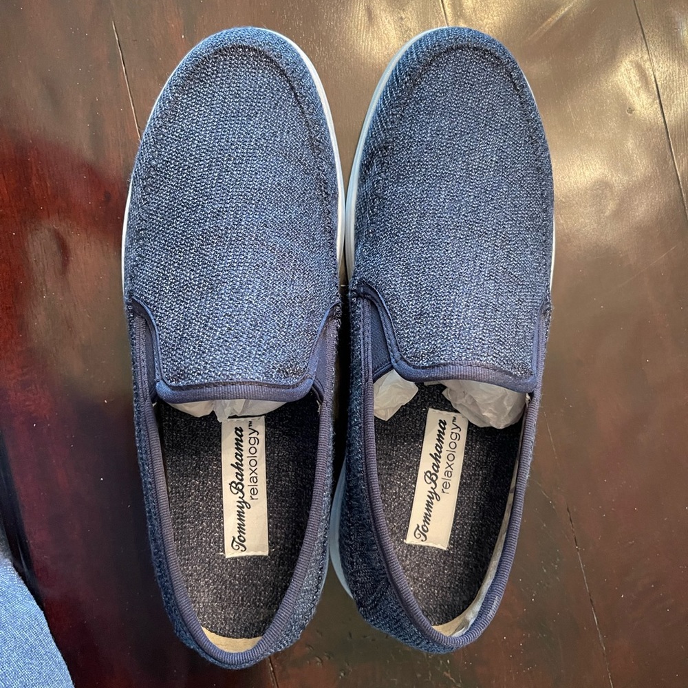 Tommy Bahama mens slip on shoes size 8